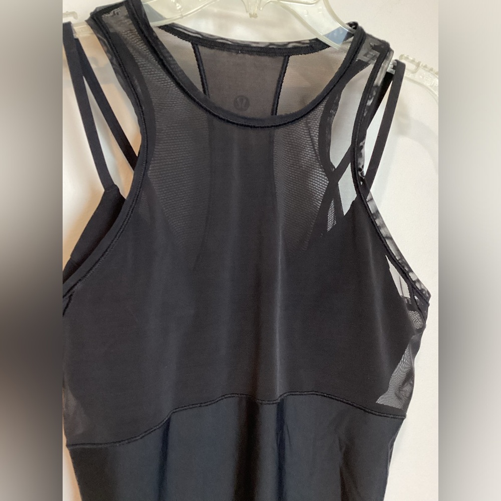 Lululemon Sports Bra w Black Sheer Tank Top Overlay Sz 4 or 6 - Picture 2 of 7